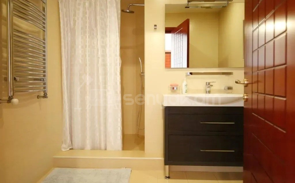 3 Սենյականոց Բնակարան Քարե Շենքում, 92քմ, 4/4 հարկ, Կապիտալ Վերանորոգված, Կահավորված, Արևկող