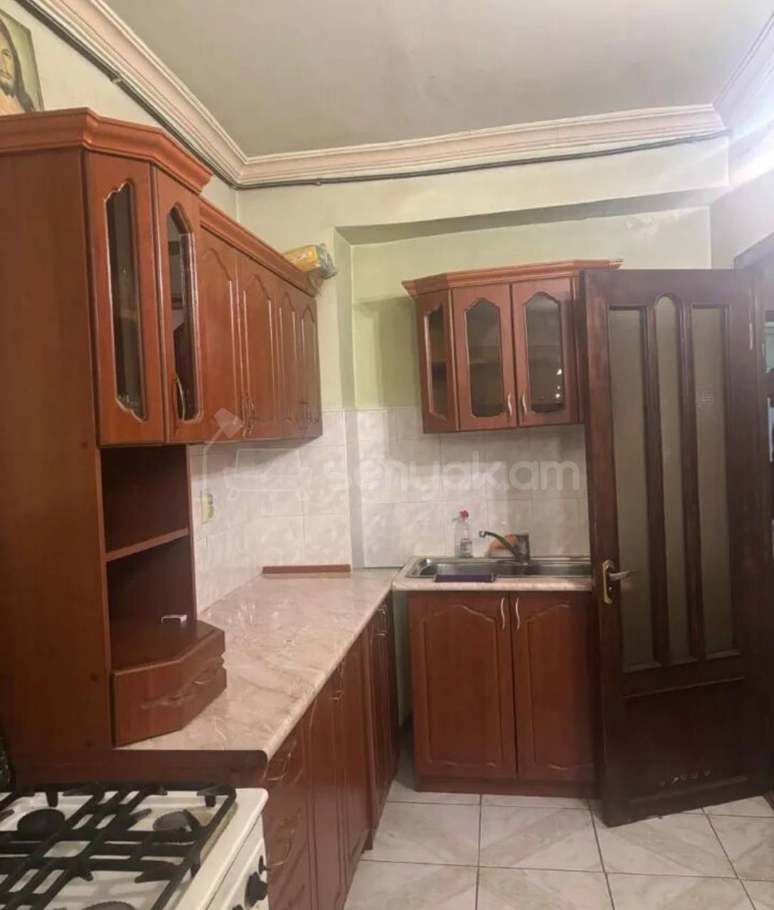 3 Սենյականոց Բնակարան, 63քմ, 7/9 հարկ, Նորմալ Վիճակում, Մասամբ Կահավորված