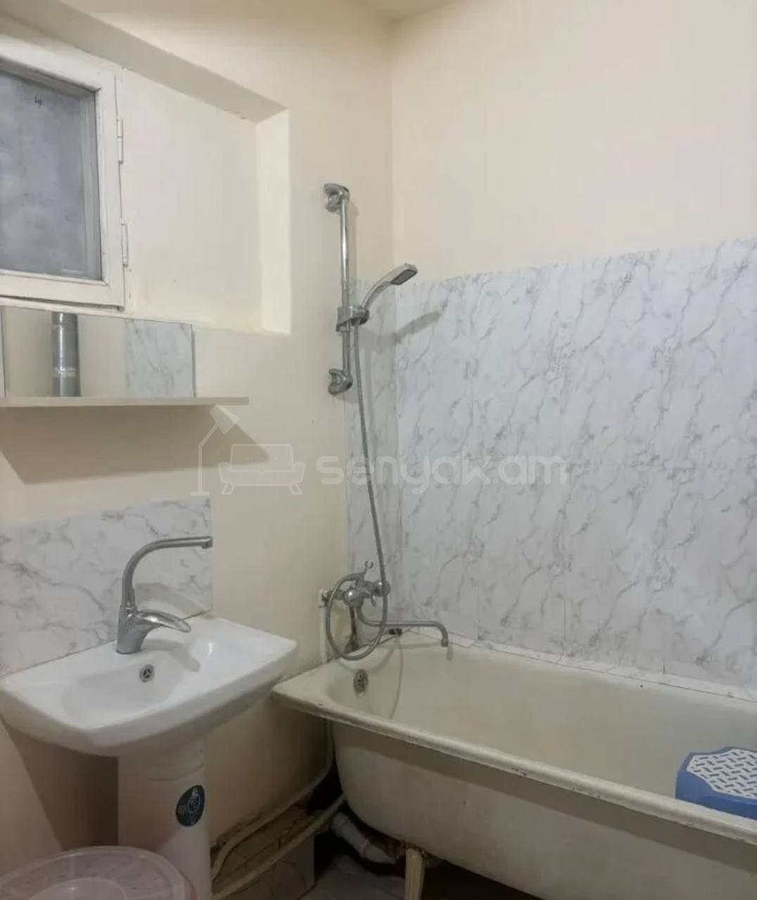 3 Սենյականոց Բնակարան, 63քմ, 7/9 հարկ, Նորմալ Վիճակում, Մասամբ Կահավորված