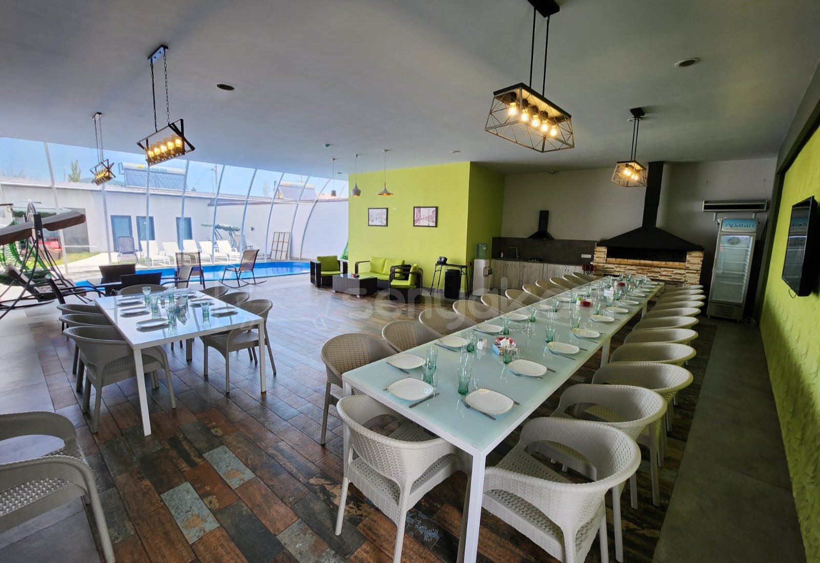 2 Սենյականոց Ամառանոց, 200քմ, Լողավազանով