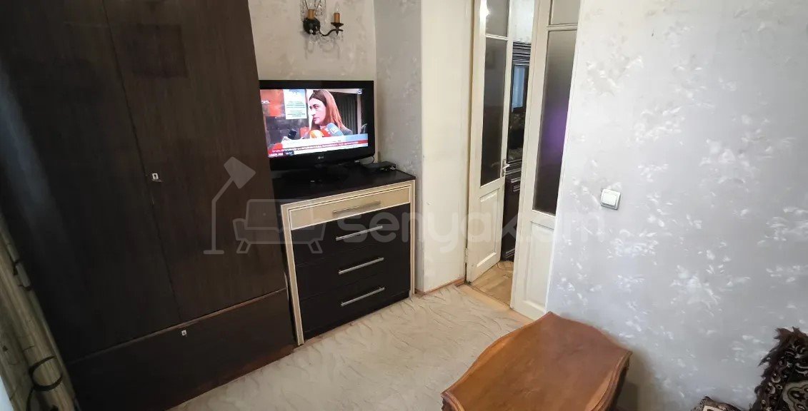 2 Սենյականոց Բնակարան Քարե Շենքում, 61քմ, 4/5 հարկ, Կապիտալ Վերանորոգված