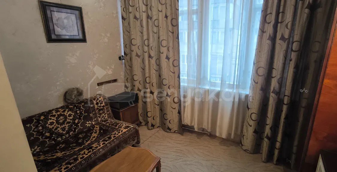 2 Սենյականոց Բնակարան Քարե Շենքում, 61քմ, 4/5 հարկ, Կապիտալ Վերանորոգված