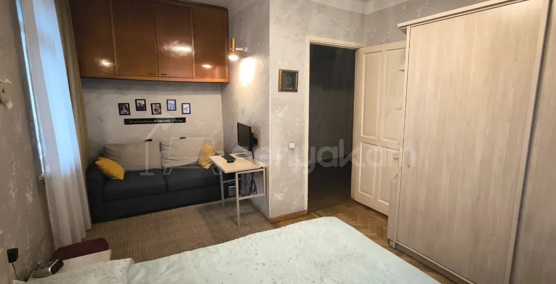 2 Սենյականոց Բնակարան Քարե Շենքում, 61քմ, 4/5 հարկ, Կապիտալ Վերանորոգված