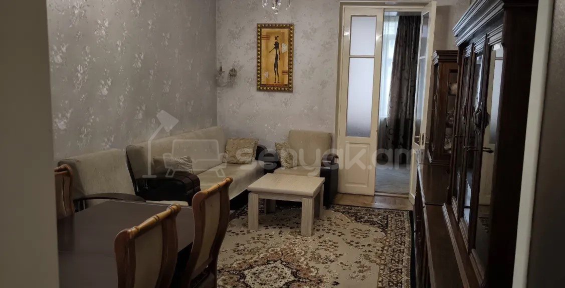 2 Սենյականոց Բնակարան Քարե Շենքում, 61քմ, 4/5 հարկ, Կապիտալ Վերանորոգված