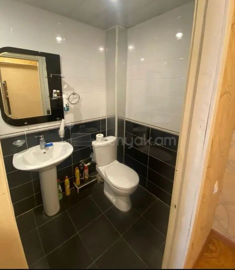 2 Սենյականոց Բնակարան Քարե Շենքում, 47քմ, 4/5 հարկ, Կապիտալ Վերանորոգված