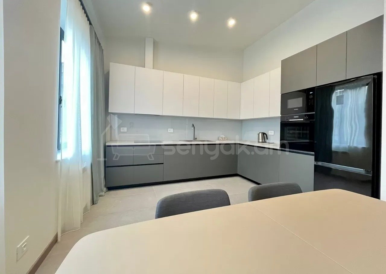 3 Սենյականոց Բնակարան Քարե Շենքում, 90քմ, 5/5 հարկ, Կապիտալ Վերանորոգված, Կահավորված, Արևկող