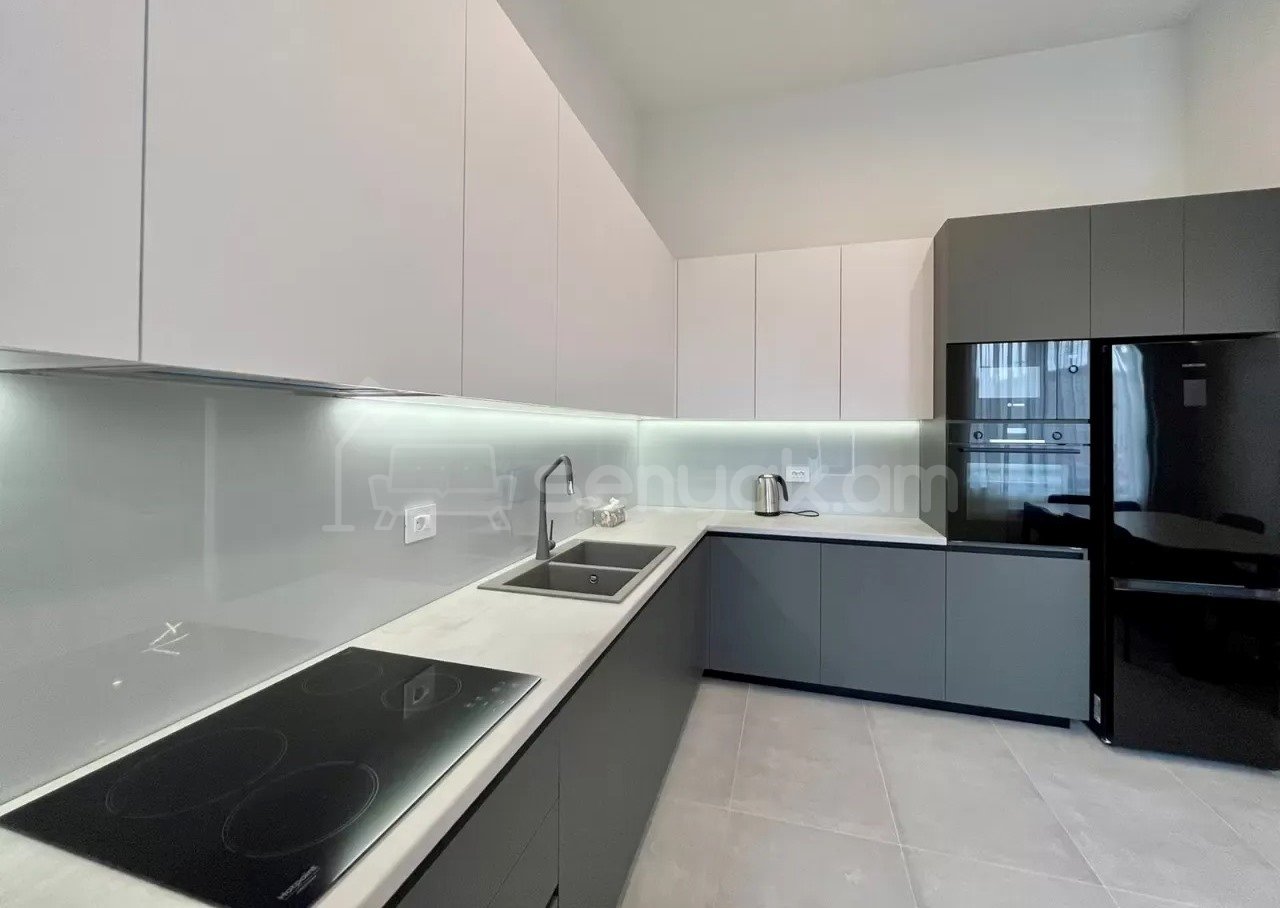 3 Սենյականոց Բնակարան Քարե Շենքում, 90քմ, 5/5 հարկ, Կապիտալ Վերանորոգված, Կահավորված, Արևկող