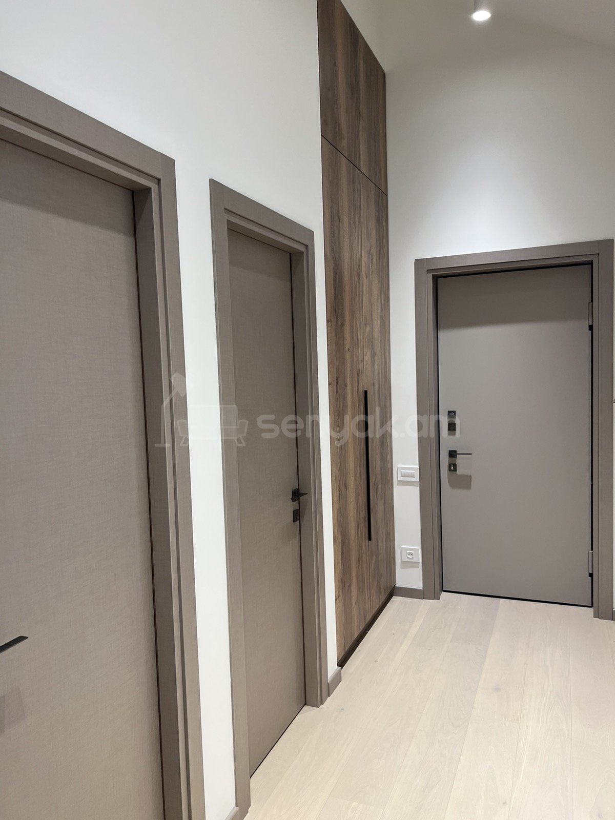 3 Սենյականոց Բնակարան Քարե Շենքում, 90քմ, 5/5 հարկ, Կապիտալ Վերանորոգված, Կահավորված, Արևկող