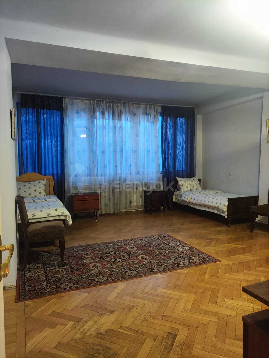 3 Սենյականոց Բնակարան Քարե Շենքում, 150քմ, 6/7 հարկ, Նորմալ Վիճակում, Կահավորված