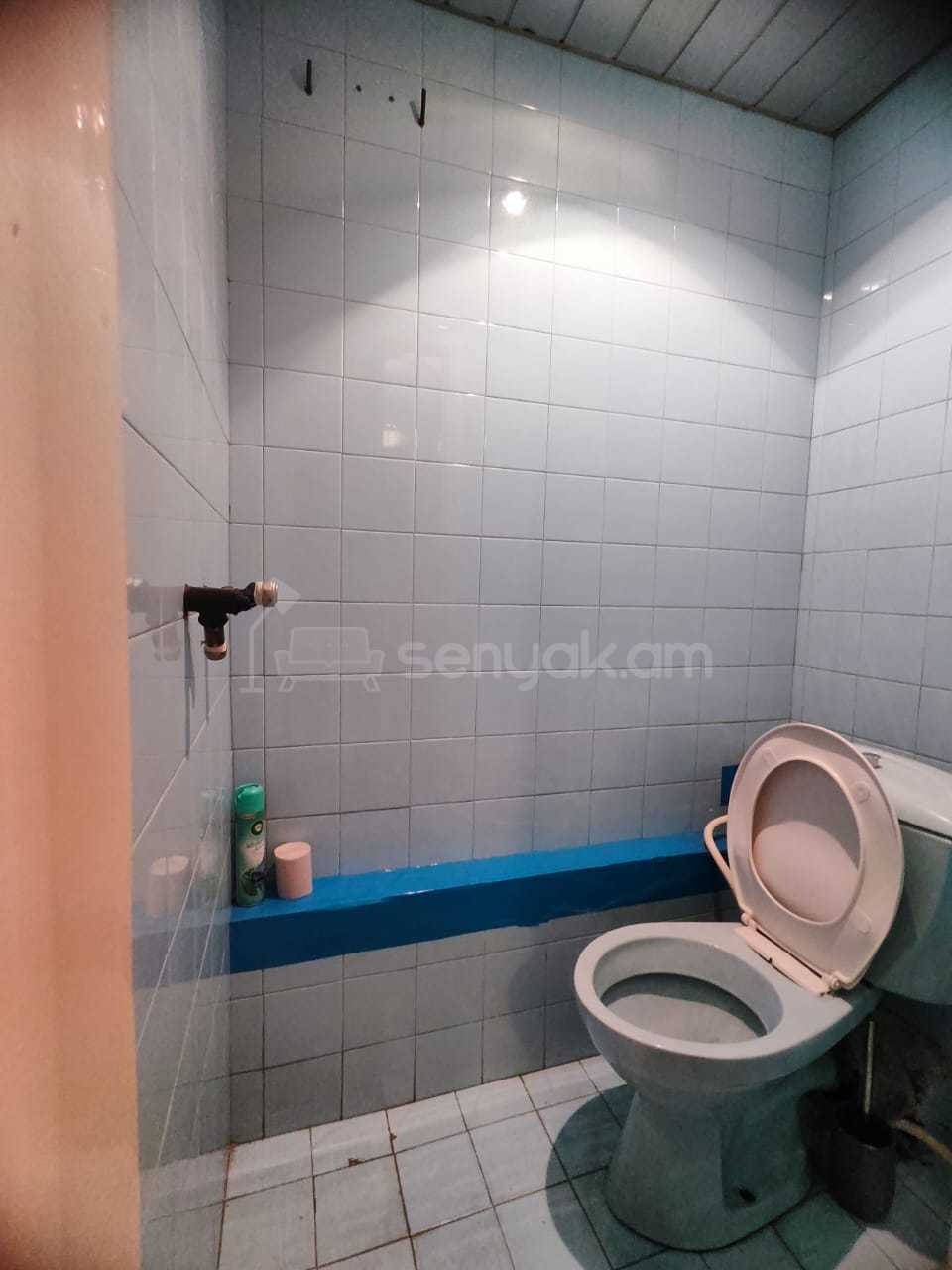 3 Սենյականոց Բնակարան Քարե Շենքում, 150քմ, 6/7 հարկ, Նորմալ Վիճակում, Կահավորված