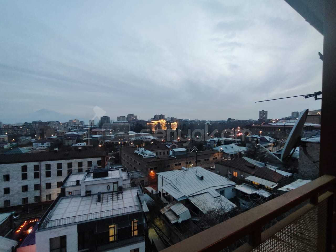 3 Սենյականոց Բնակարան Քարե Շենքում, 150քմ, 6/7 հարկ, Նորմալ Վիճակում, Կահավորված