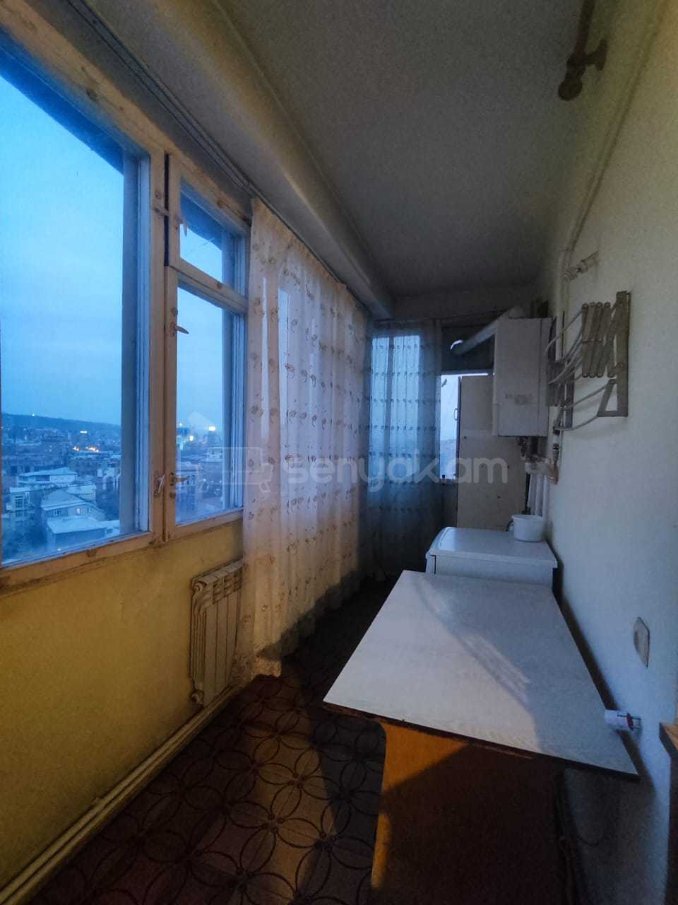 3 Սենյականոց Բնակարան Քարե Շենքում, 150քմ, 6/7 հարկ, Նորմալ Վիճակում, Կահավորված