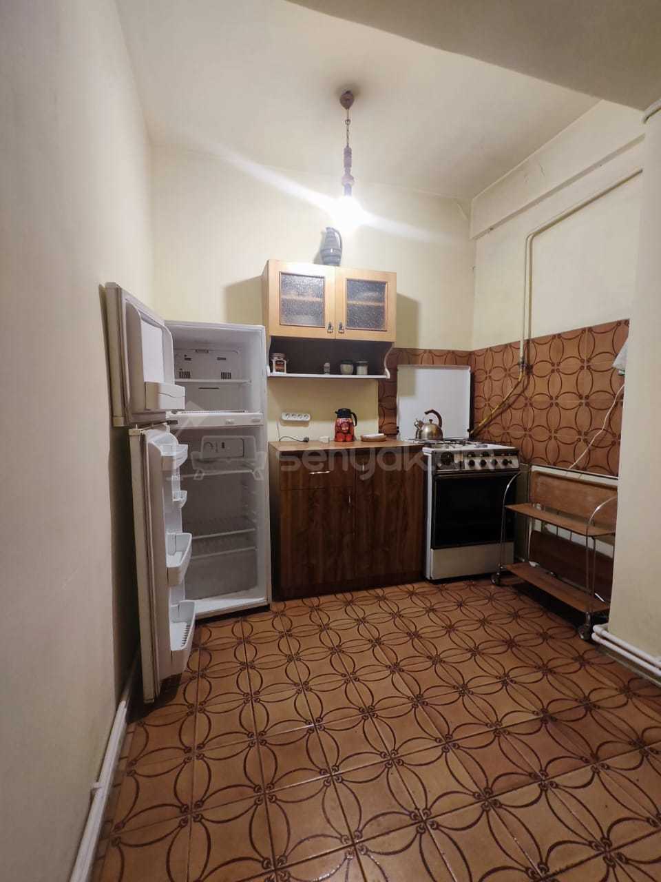 3 Սենյականոց Բնակարան Քարե Շենքում, 150քմ, 6/7 հարկ, Նորմալ Վիճակում, Կահավորված