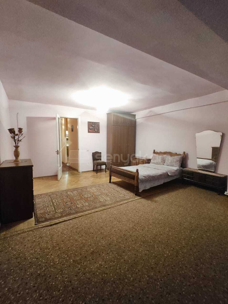 3 Սենյականոց Բնակարան Քարե Շենքում, 150քմ, 6/7 հարկ, Նորմալ Վիճակում, Կահավորված