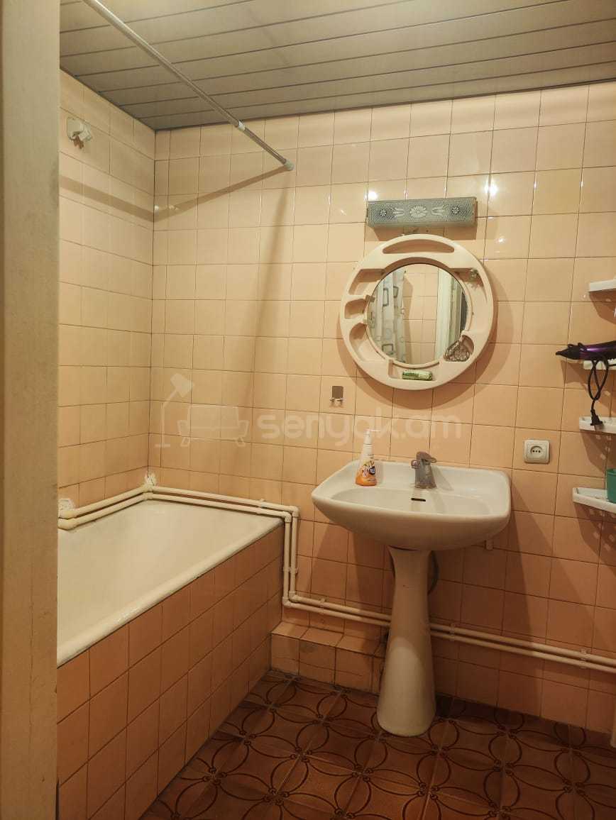 3 Սենյականոց Բնակարան Քարե Շենքում, 150քմ, 6/7 հարկ, Նորմալ Վիճակում, Կահավորված