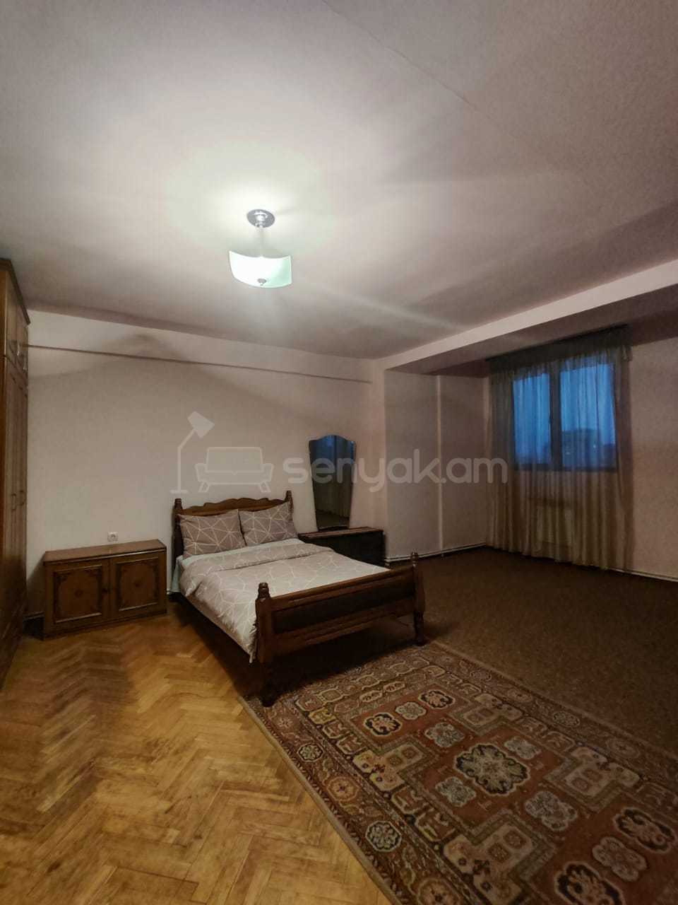 3 Սենյականոց Բնակարան Քարե Շենքում, 150քմ, 6/7 հարկ, Նորմալ Վիճակում, Կահավորված