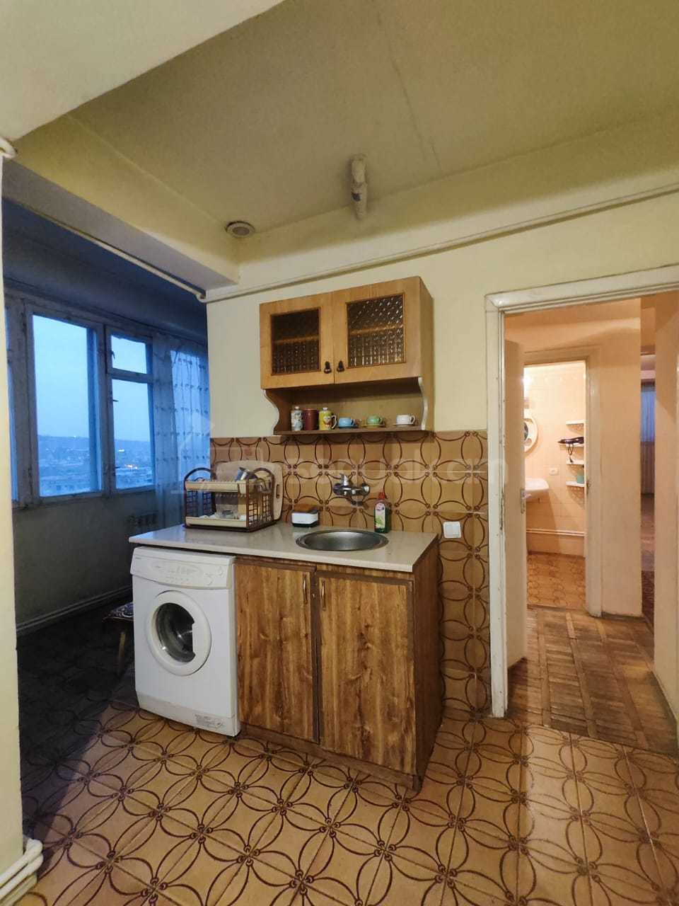 3 Սենյականոց Բնակարան Քարե Շենքում, 150քմ, 6/7 հարկ, Նորմալ Վիճակում, Կահավորված