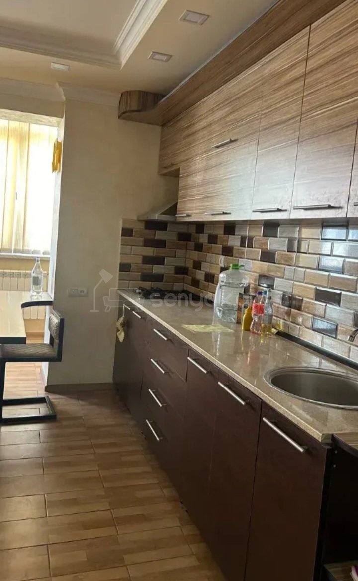 1 Սենյականոց Բնակարան Քարե Շենքում, 50քմ, 2/5 հարկ, Կապիտալ Վերանորոգված, Կահավորված, Արևկող