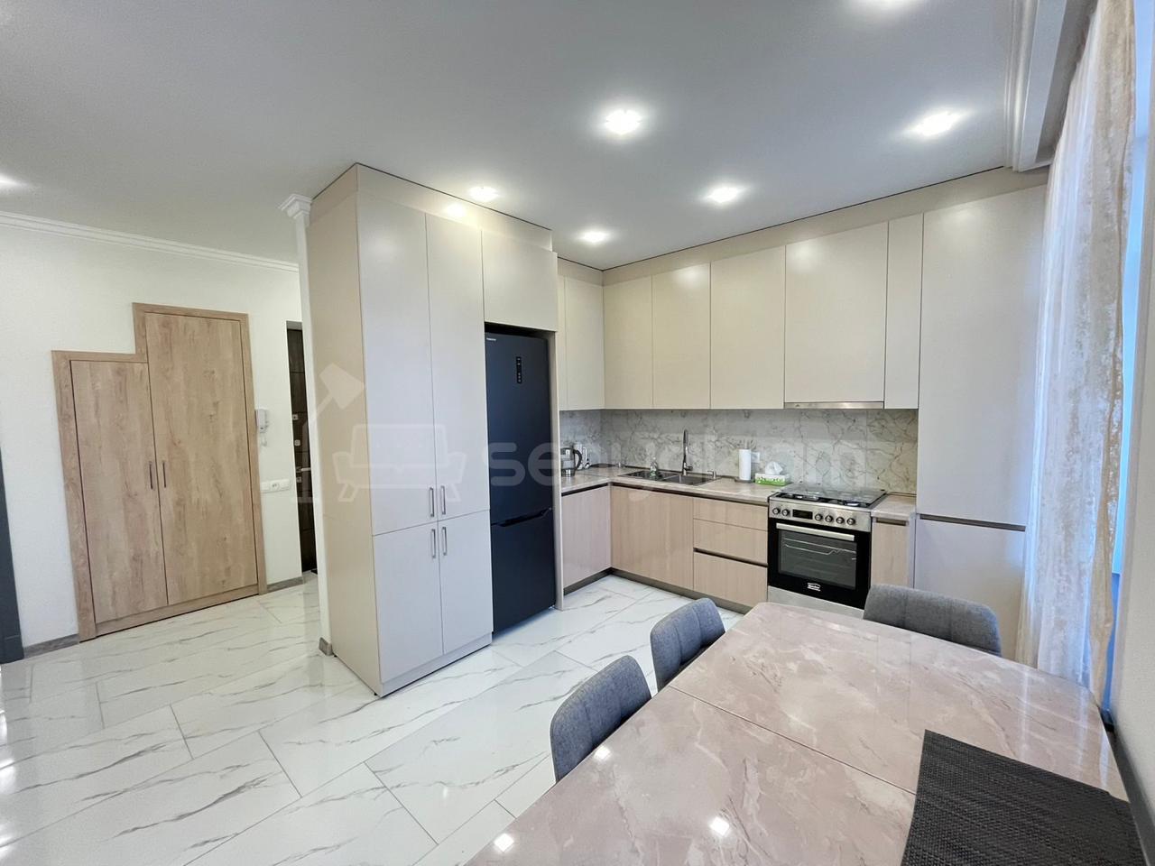 2 Սենյականոց Բնակարան Քարե Շենքում, 73քմ, 2/5 հարկ, Կապիտալ Վերանորոգված