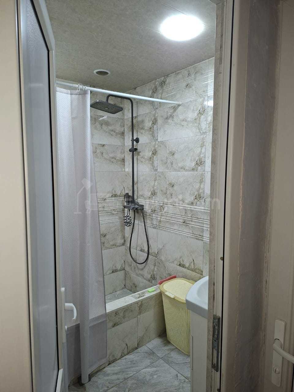 4 Սենյականոց Բնակարան, 70քմ, 3/10 հարկ, Նորմալ Վիճակում, Կահավորված