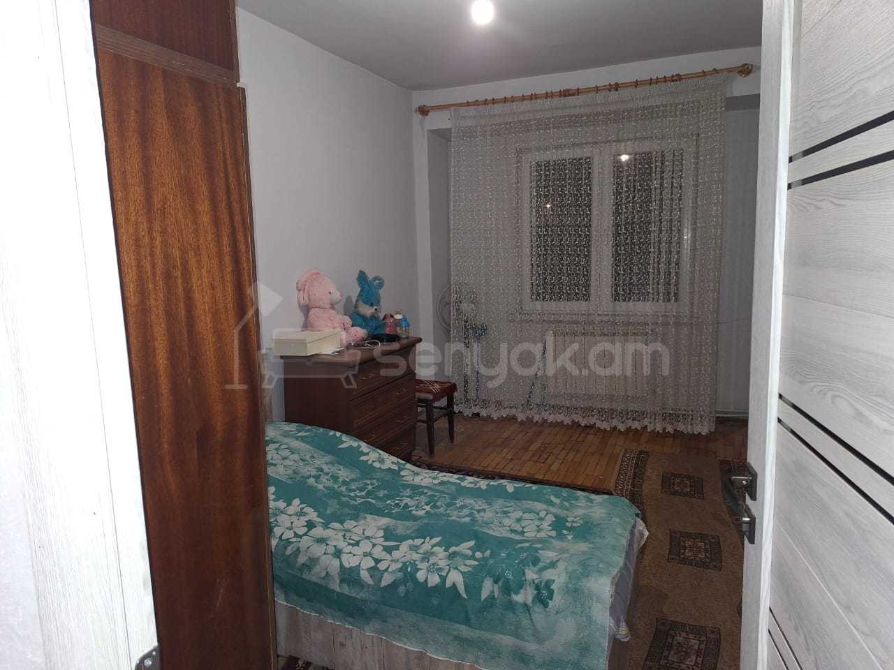 4 Սենյականոց Բնակարան, 70քմ, 3/10 հարկ, Նորմալ Վիճակում, Կահավորված