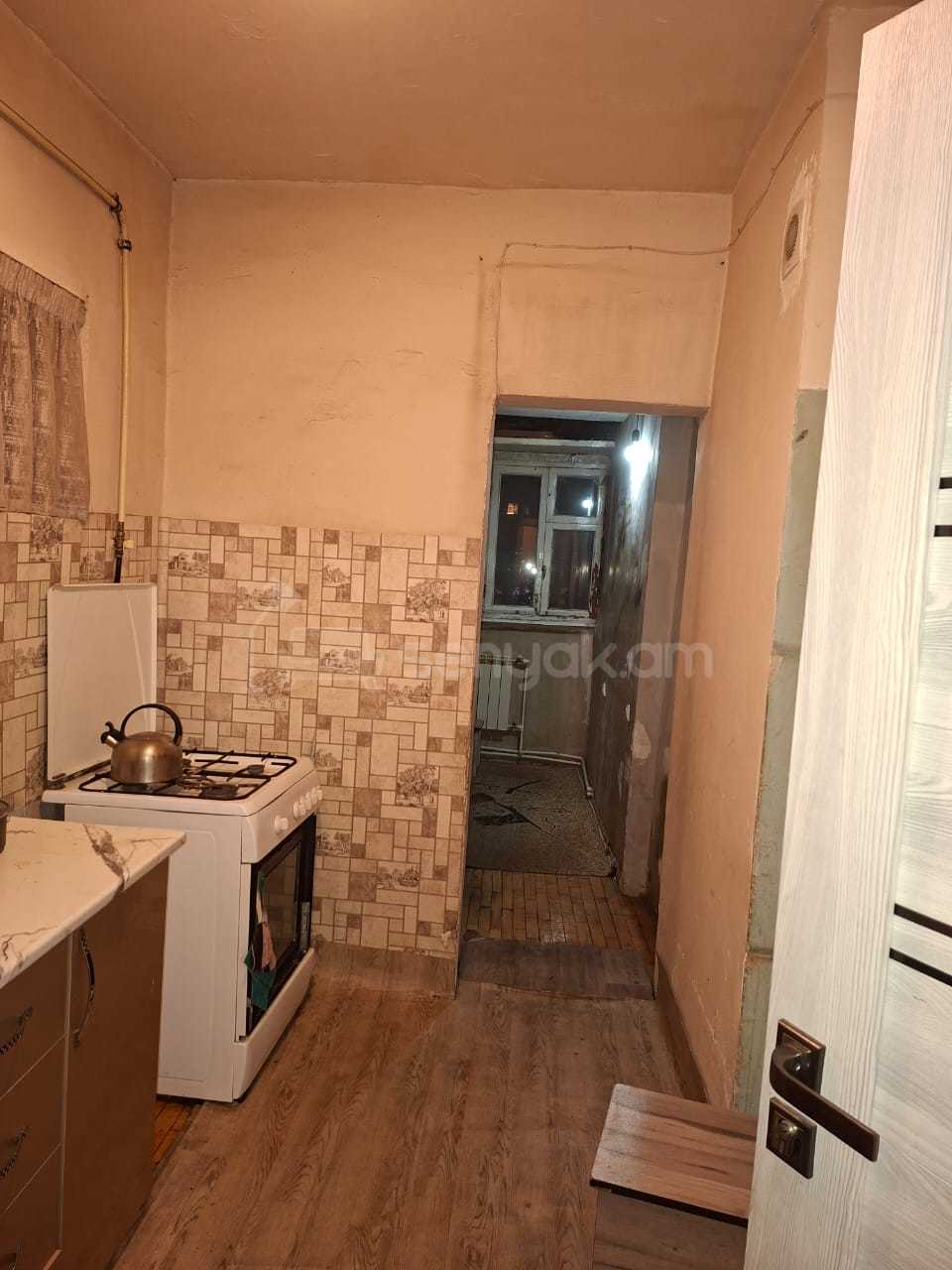 4 Սենյականոց Բնակարան, 70քմ, 3/10 հարկ, Նորմալ Վիճակում, Կահավորված