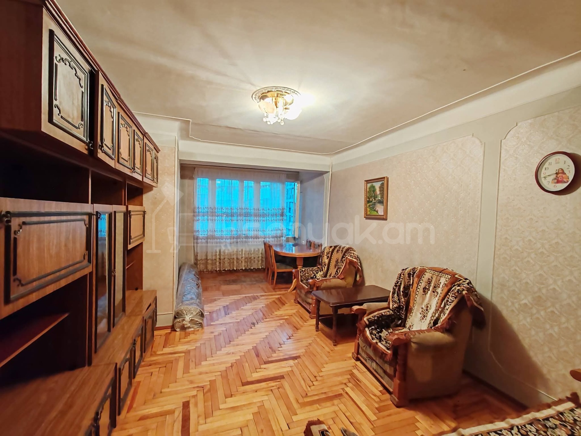 3 Սենյականոց Բնակարան Քարե Շենքում, 90քմ, 3/5 հարկ, Նորմալ Վիճակում, Կահավորված