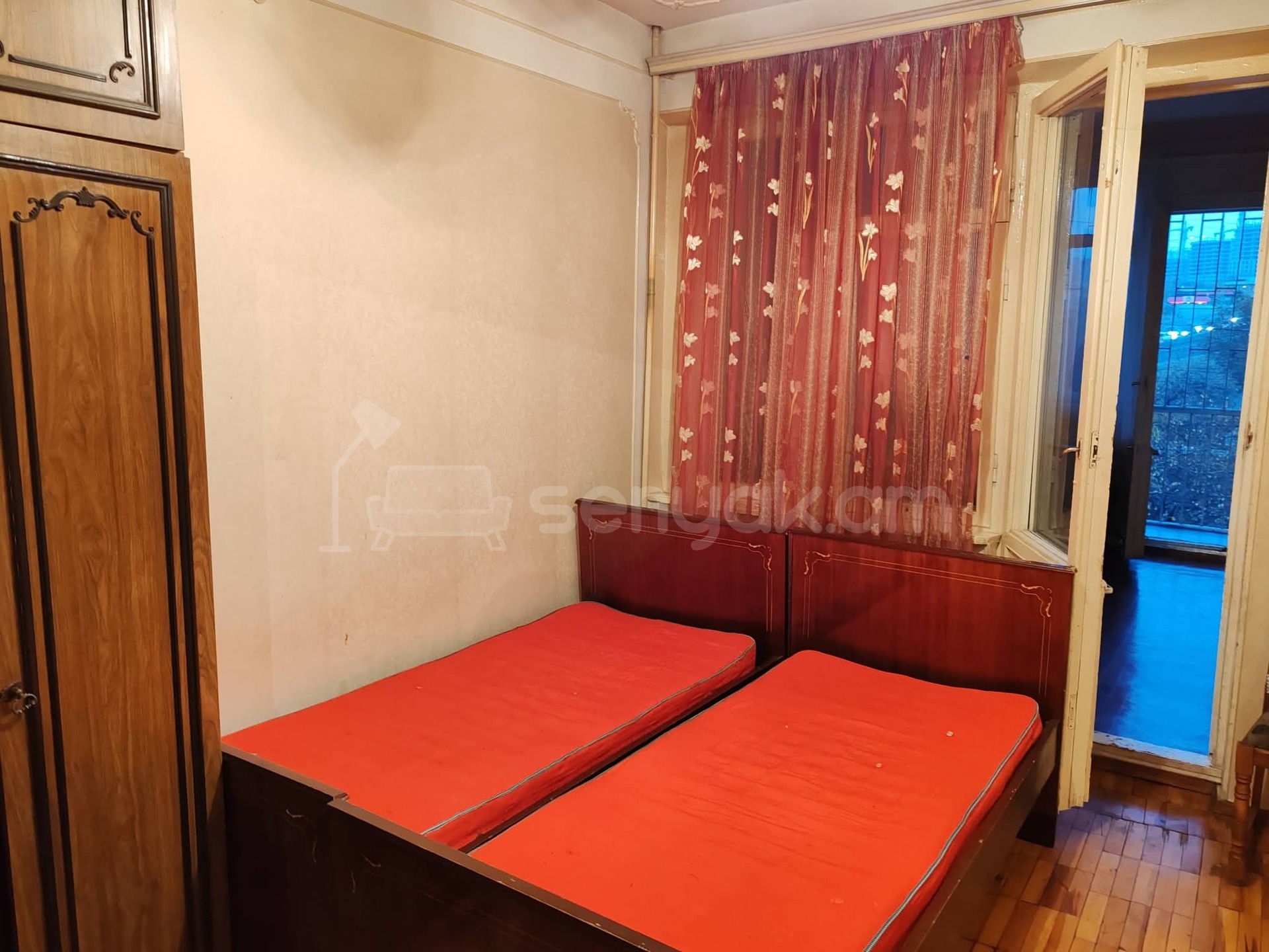 3 Սենյականոց Բնակարան Քարե Շենքում, 90քմ, 3/5 հարկ, Նորմալ Վիճակում, Կահավորված