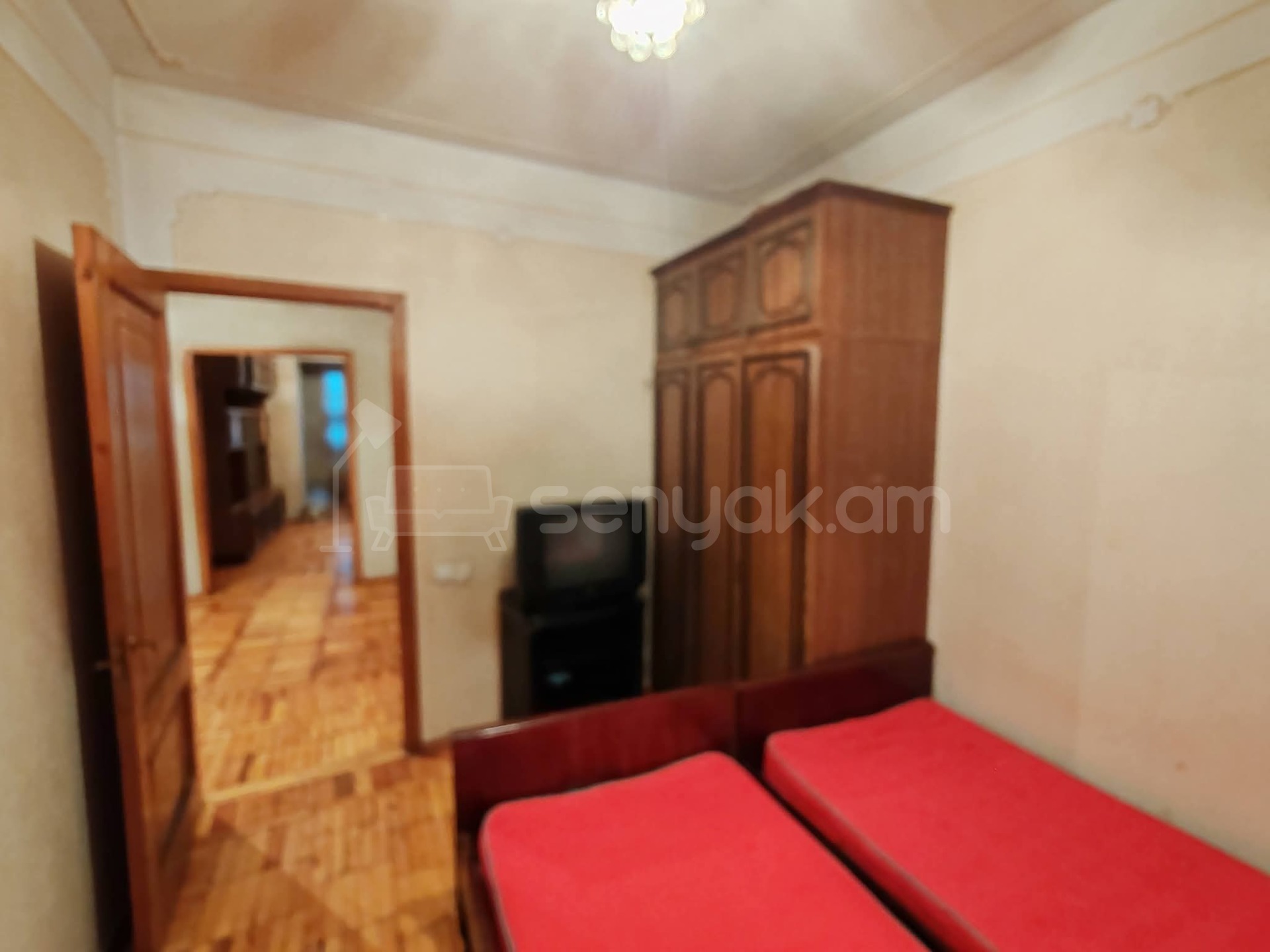 3 Սենյականոց Բնակարան Քարե Շենքում, 90քմ, 3/5 հարկ, Նորմալ Վիճակում, Կահավորված