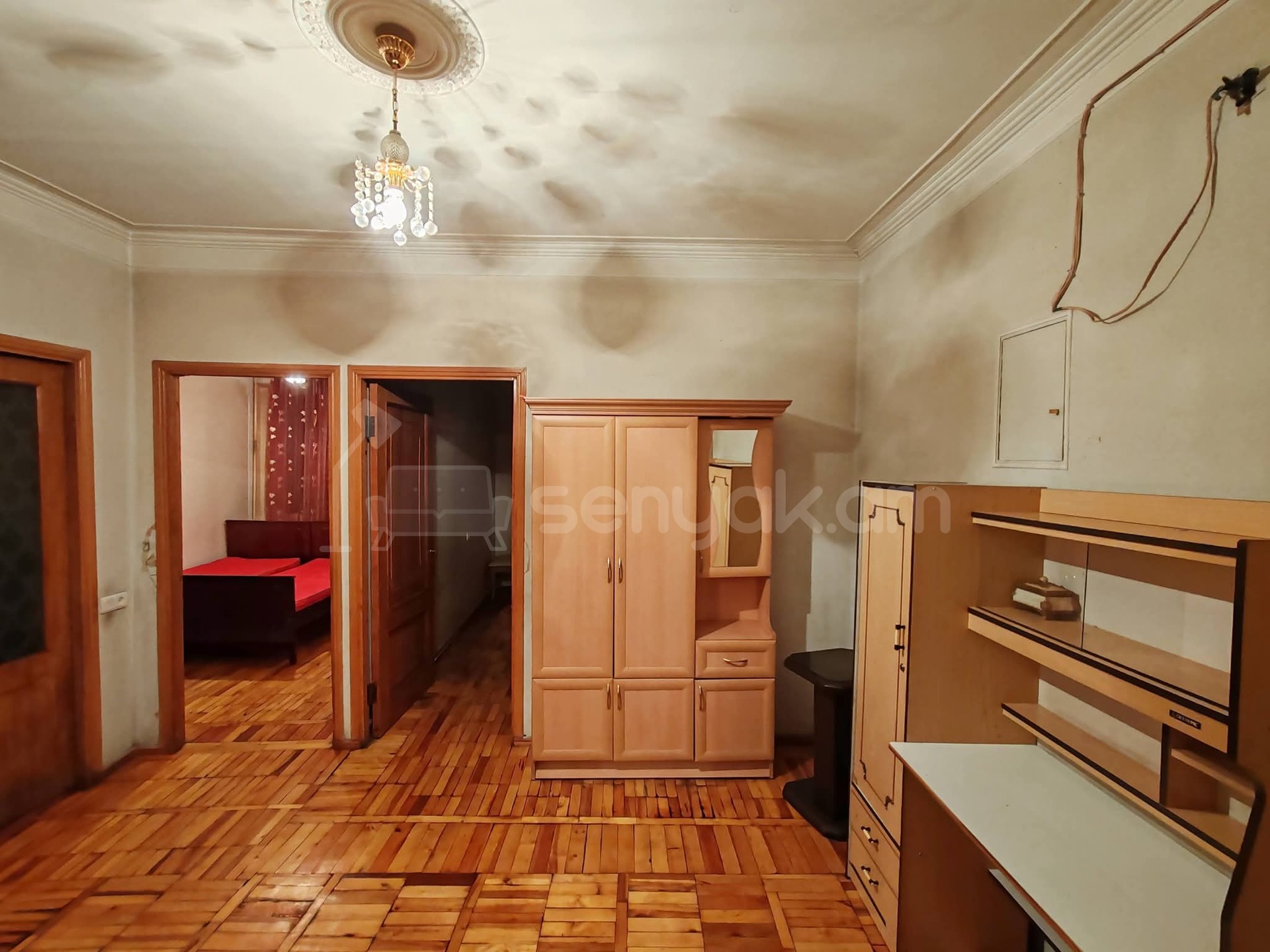 3 Սենյականոց Բնակարան Քարե Շենքում, 90քմ, 3/5 հարկ, Նորմալ Վիճակում, Կահավորված