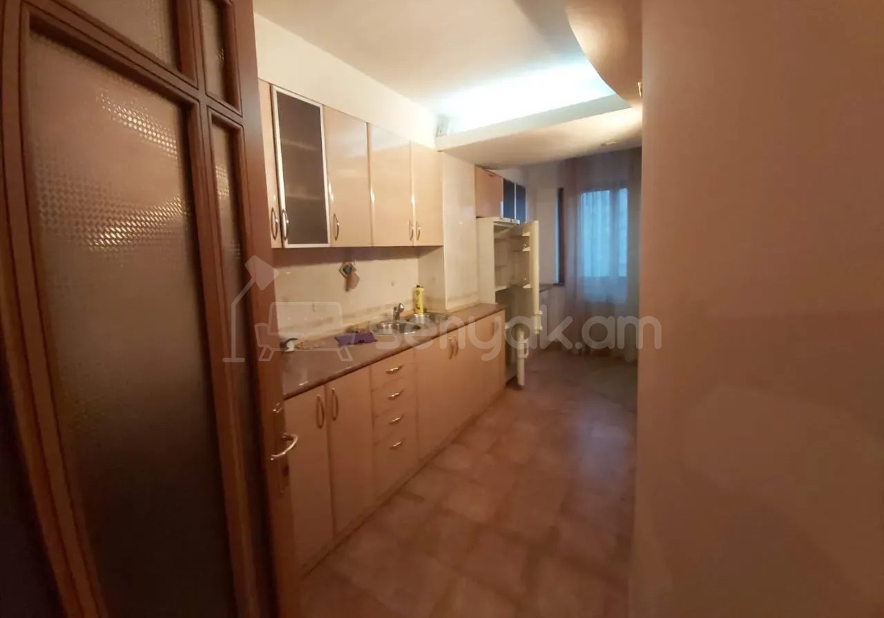 3 Սենյականոց Բնակարան, 100քմ, 6/9 հարկ, Նորմալ Վիճակում, Կահավորված