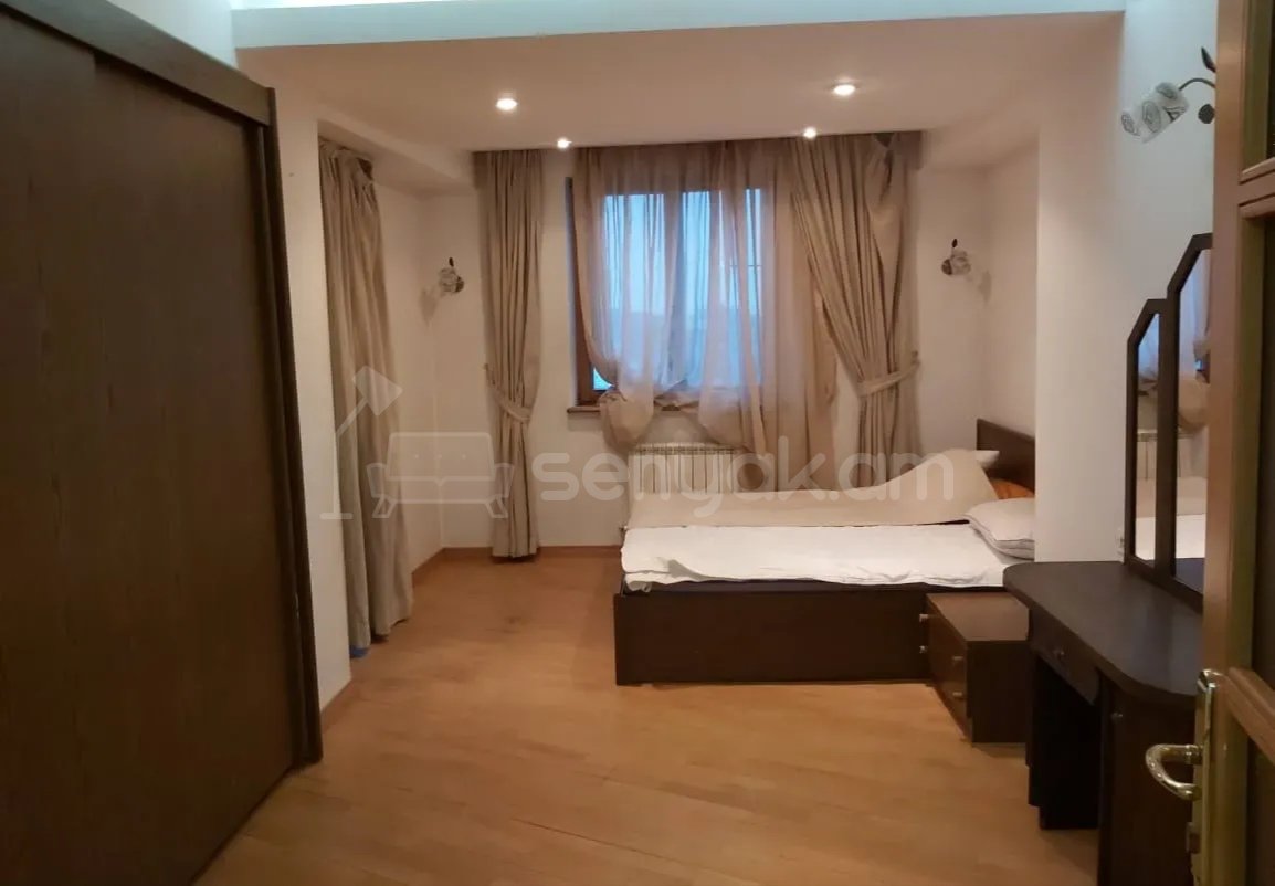 3 Սենյականոց Բնակարան, 100քմ, 6/9 հարկ, Նորմալ Վիճակում, Կահավորված