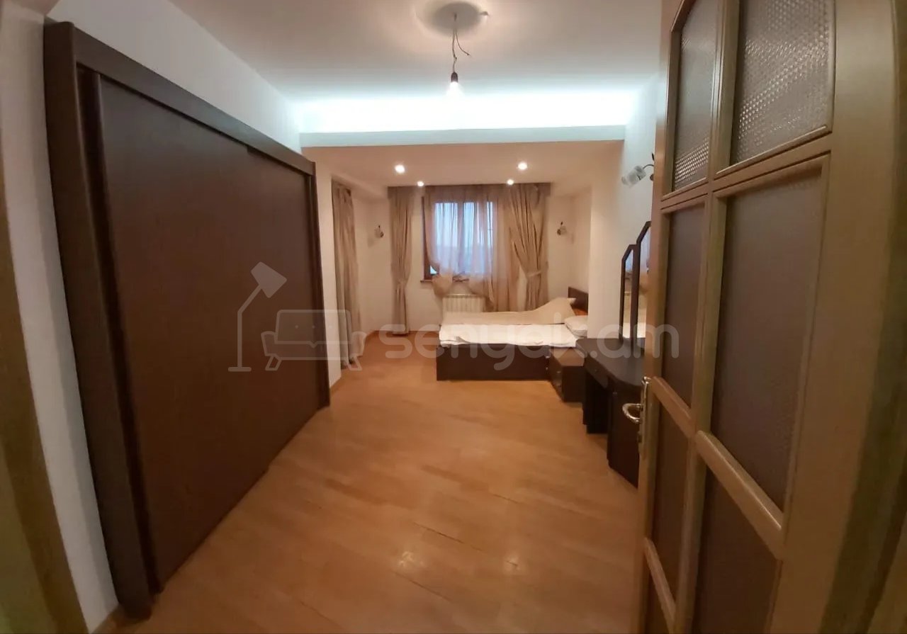 3 Սենյականոց Բնակարան, 100քմ, 6/9 հարկ, Նորմալ Վիճակում, Կահավորված