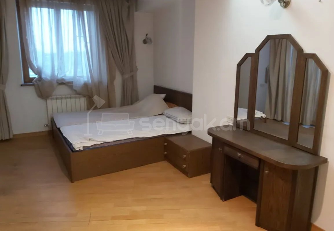 3 Սենյականոց Բնակարան, 100քմ, 6/9 հարկ, Նորմալ Վիճակում, Կահավորված