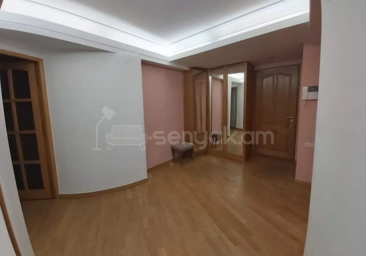 3 Սենյականոց Բնակարան, 100քմ, 6/9 հարկ, Նորմալ Վիճակում, Կահավորված