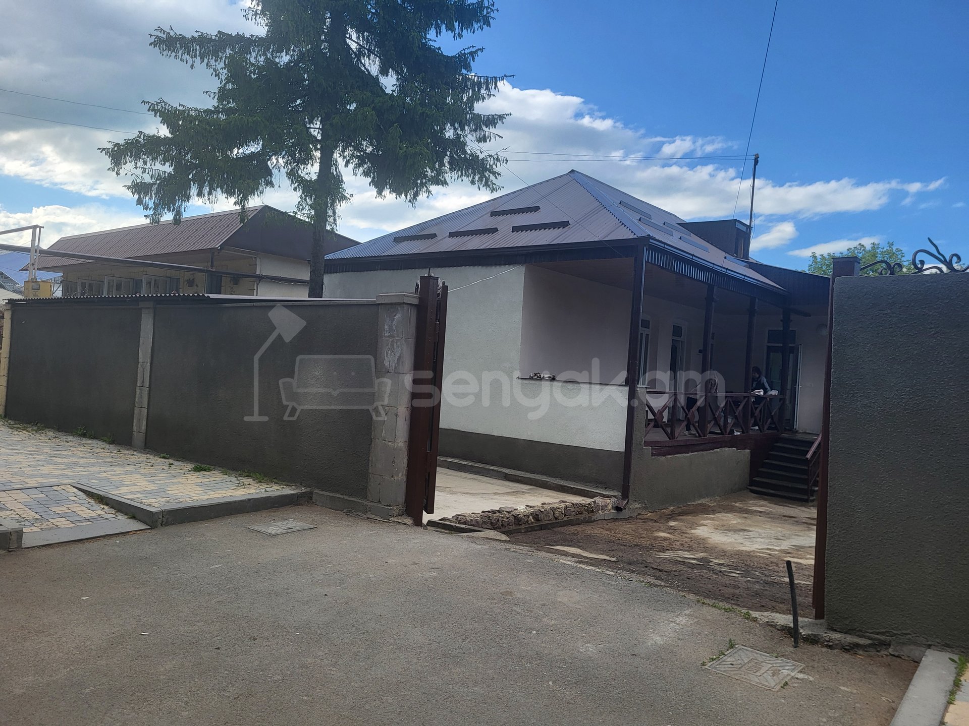 3 Սենյականոց Սեփական Տուն, 130քմ, Նորմալ Վիճակում, Կահավորված