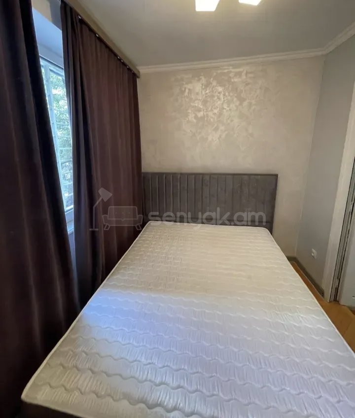 1 Սենյականոց Բնակարան Քարե Շենքում, 40քմ, 1/5 հարկ, Նորմալ Վիճակում, Կահավորված