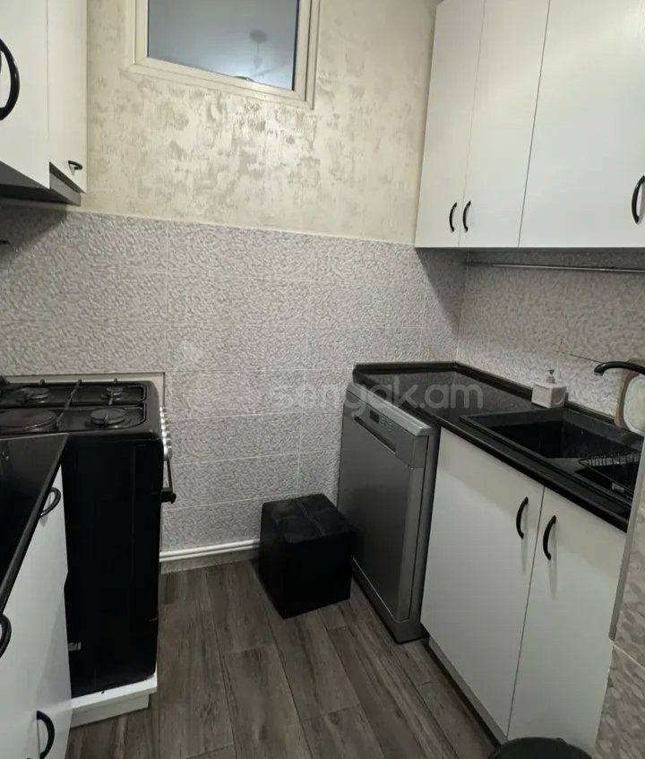 2 Սենյականոց Բնակարան, 48քմ, 4/9 հարկ, Կապիտալ Վերանորոգված, Կահավորված, Արևկող