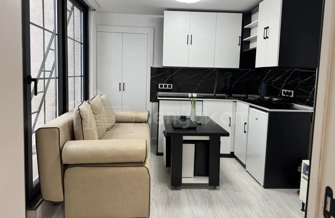 2 Սենյականոց Բնակարան Քարե Շենքում, 44քմ, 1/1 հարկ, Նորմալ Վիճակում, Կահավորված, Արևկող