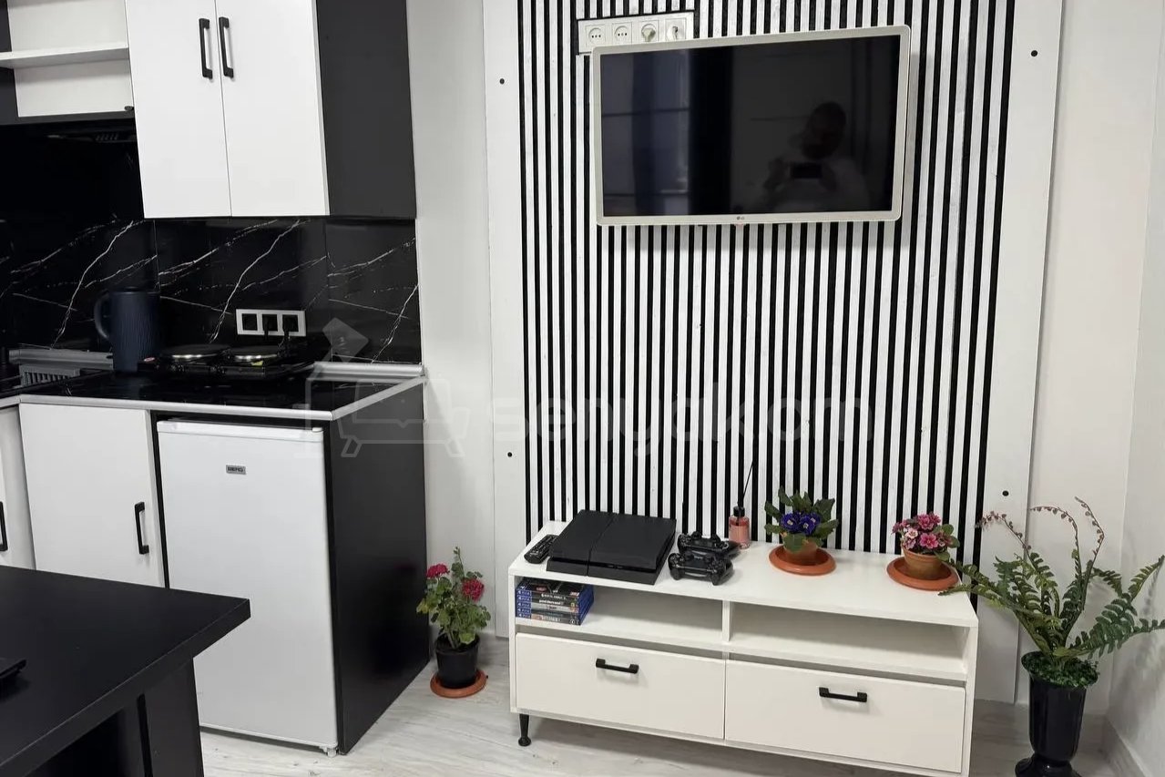 2 Սենյականոց Բնակարան Քարե Շենքում, 44քմ, 1/1 հարկ, Նորմալ Վիճակում, Կահավորված, Արևկող