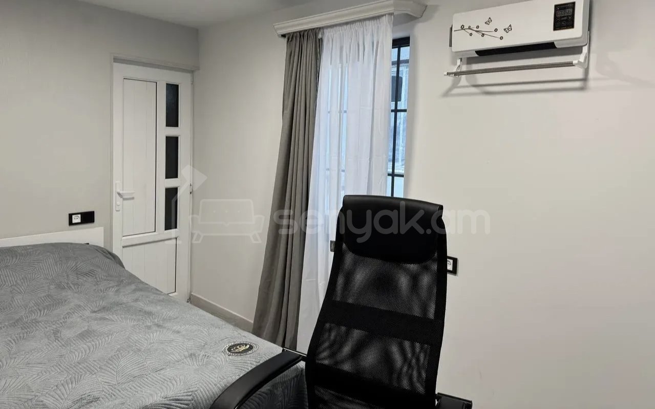 2 Սենյականոց Բնակարան Քարե Շենքում, 44քմ, 1/1 հարկ, Նորմալ Վիճակում, Կահավորված, Արևկող