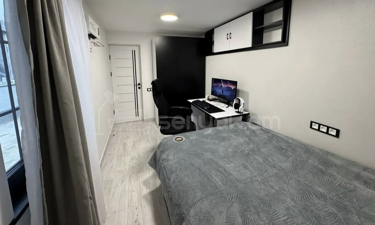 2 Սենյականոց Բնակարան Քարե Շենքում, 44քմ, 1/1 հարկ, Նորմալ Վիճակում, Կահավորված, Արևկող