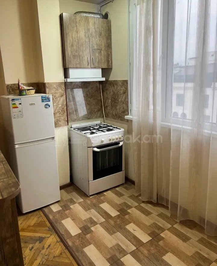 2 Սենյականոց Բնակարան Քարե Շենքում, 58քմ, 4/5 հարկ, Կապիտալ Վերանորոգված, Կահավորված