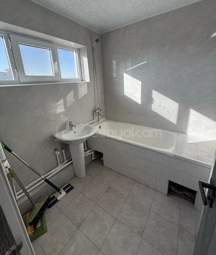 2 Սենյականոց Բնակարան Քարե Շենքում, 62քմ, 5/9 հարկ, Կապիտալ Վերանորոգված, Կահավորված, Արևկող