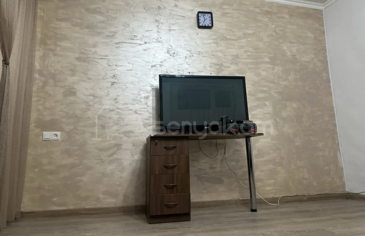 1 Սենյականոց Բնակարան Քարե Շենքում, 35քմ, 1/1 հարկ, Նորմալ Վիճակում, Կահավորված, Արևկող