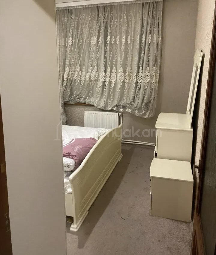 2 Սենյականոց Բնակարան Քարե Շենքում, 62քմ, 3/9 հարկ, Նորմալ Վիճակում, Կահավորված, Արևկող