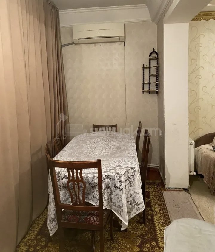 2 Սենյականոց Բնակարան Քարե Շենքում, 62քմ, 3/9 հարկ, Նորմալ Վիճակում, Կահավորված, Արևկող