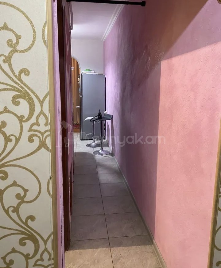 2 Սենյականոց Բնակարան Քարե Շենքում, 62քմ, 3/9 հարկ, Նորմալ Վիճակում, Կահավորված, Արևկող