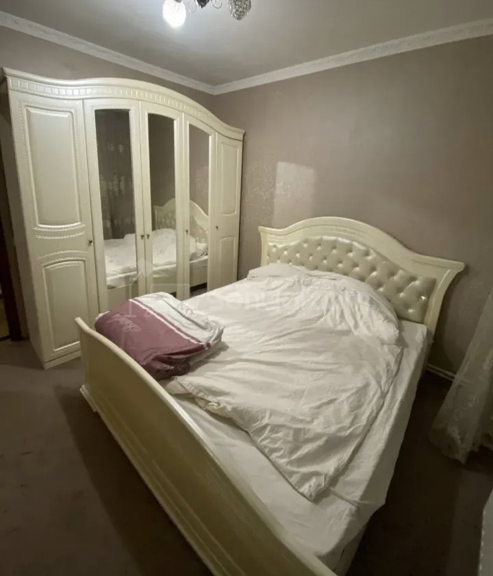 2 Սենյականոց Բնակարան Քարե Շենքում, 62քմ, 3/9 հարկ, Նորմալ Վիճակում, Կահավորված, Արևկող