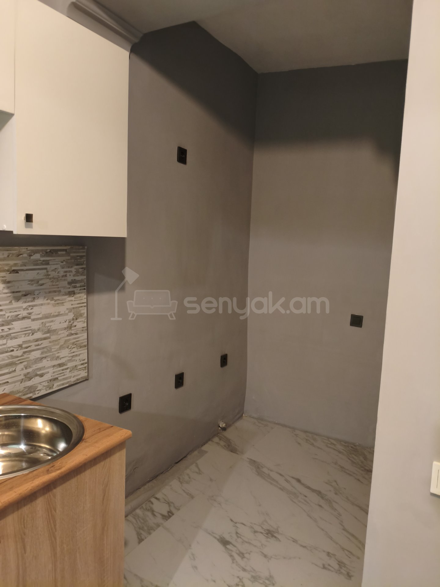 3 Սենյականոց Բնակարան Քարե Շենքում, 69քմ, 1/1 հարկ, Կապիտալ Վերանորոգված, Կահավորված, Արևկող